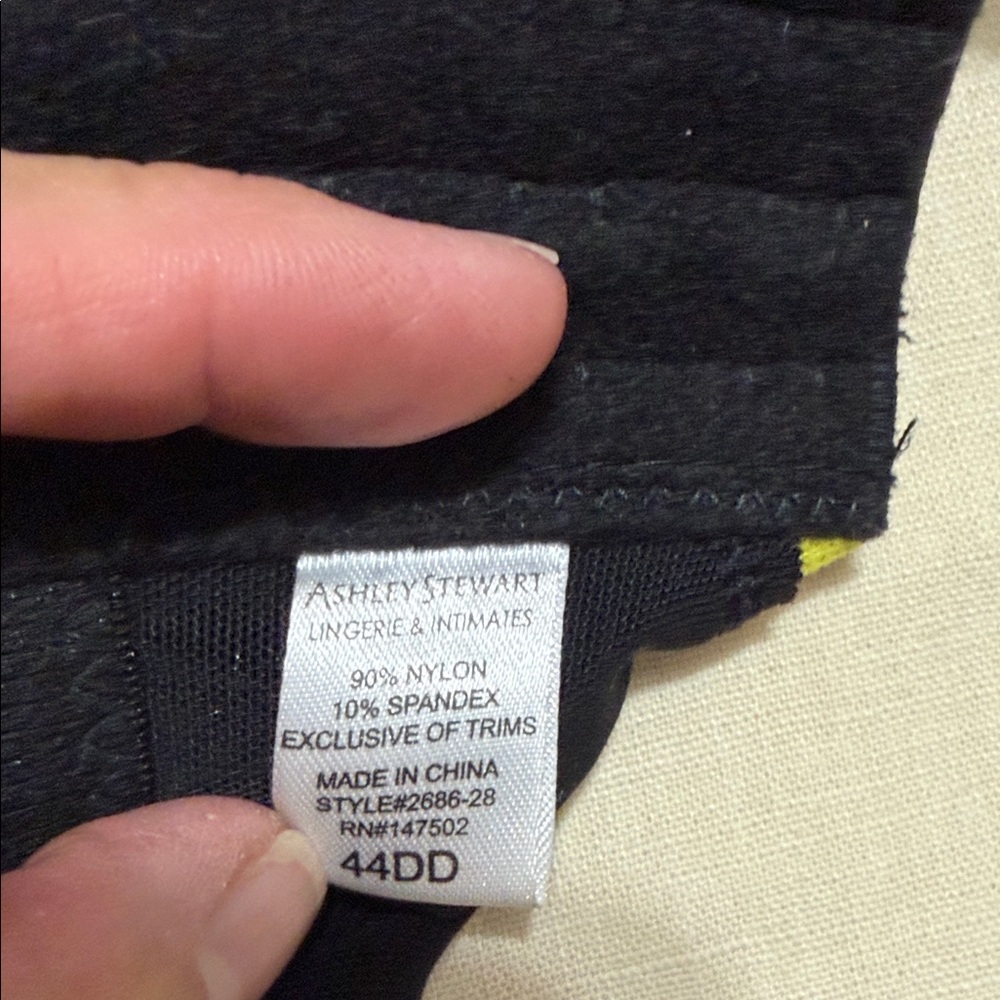 Ashley Stewart Black and Yellow Lace Underwire Bra. Size 44DD. - Picture 7 of 8
